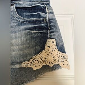 Lace detailed denim short shorts